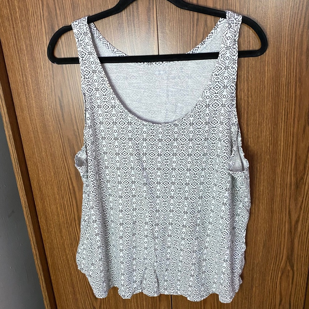 Old Navy Tank Top Women XL White Black Geometric Print Relaxed Scoop Neck